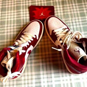 Air Jordan 1 Mid SE Women 9.5 Men size 8 Team Red/University Red-Sail DZ2820-601